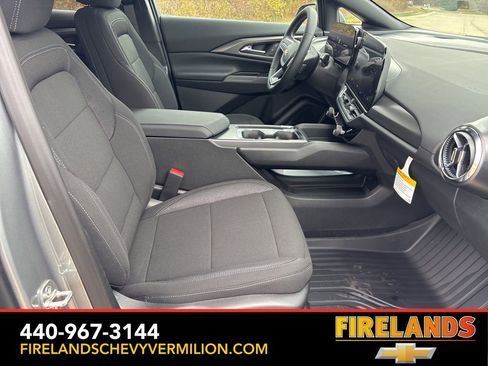 New 2026 Chevrolet Equinox EV LT image 32