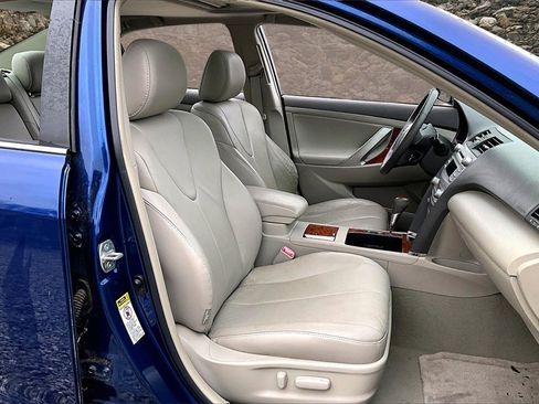 Used 2010 Toyota Camry XLE image 7