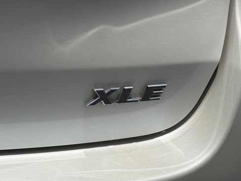 Used 2015 Toyota Highlander XLE FWD image 26