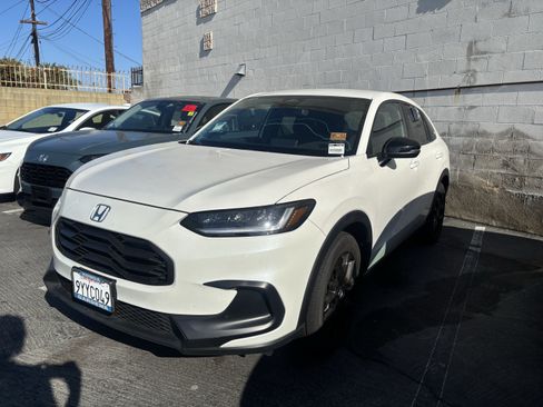 Certified 2025 Honda HR-V Sport image 2