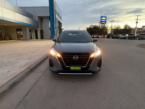 Used 2024 Nissan Kicks SV image 8