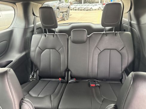 New 2026 Chrysler Pacifica Select image 29