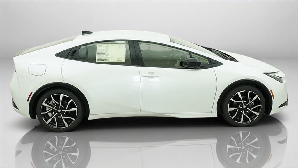 New 2027 Toyota Prius Plug-In Hybrid FWD image 11