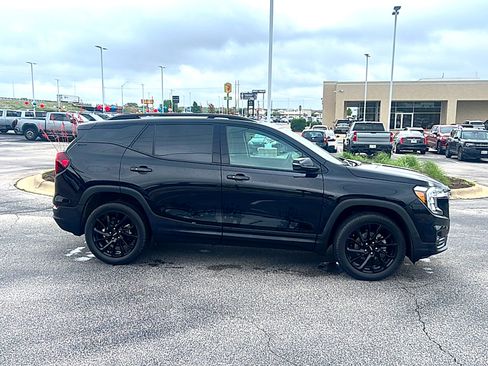 Used 2024 GMC Terrain SLT w/ Elevation Edition image 4