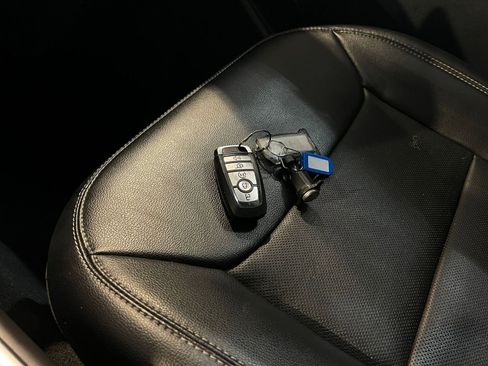 Used 2023 Ford Explorer Limited image 22