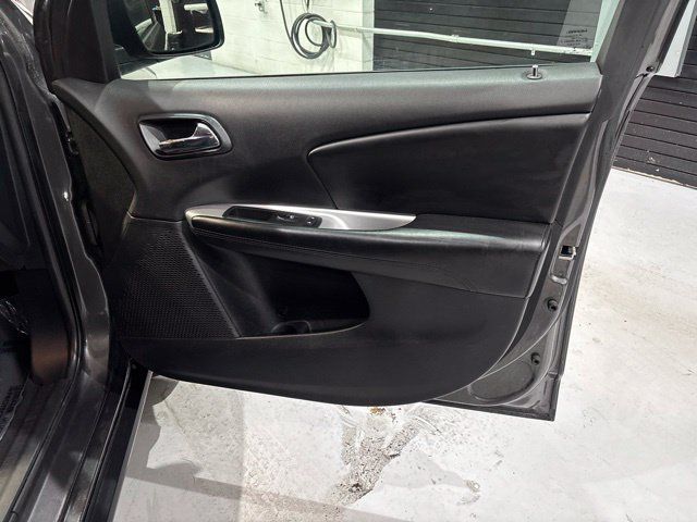 Used 2016 Dodge Journey SXT FWD image 19