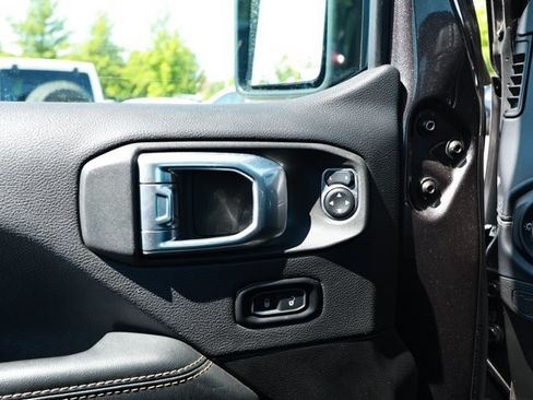 Used 2025 Jeep Wrangler Unlimited Sahara AWD/4WD image 20