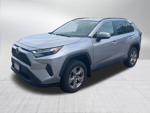 Used 2022 Toyota RAV4 XLE AWD/4WD image 3