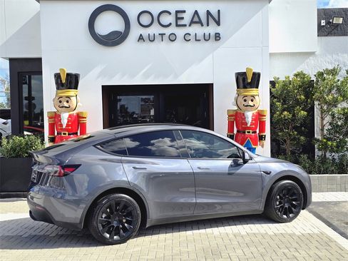 Used 2023 Tesla Model Y Long Range image 3