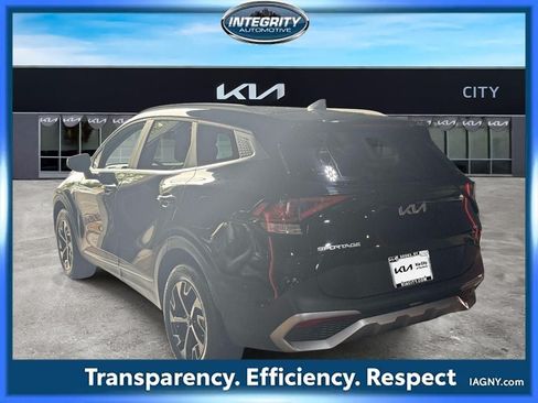 Used 2023 Kia Sportage EX AWD/4WD image 5