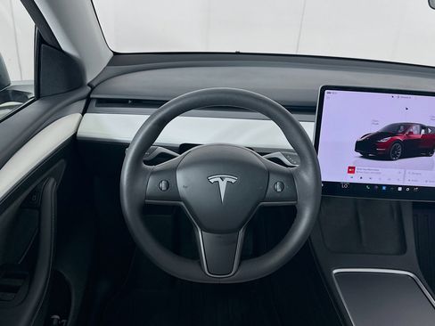 Used 2024 Tesla Model Y Long Range RWD image 16