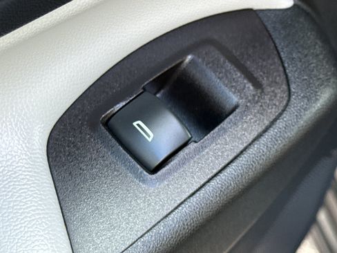 Certified 2021 Chevrolet Equinox LS image 30