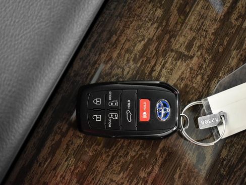 Certified 2025 Toyota Sienna Platinum image 52