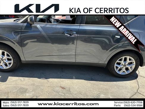 Certified 2025 Kia Soul LX w/ LX Technology Package FWD image 2