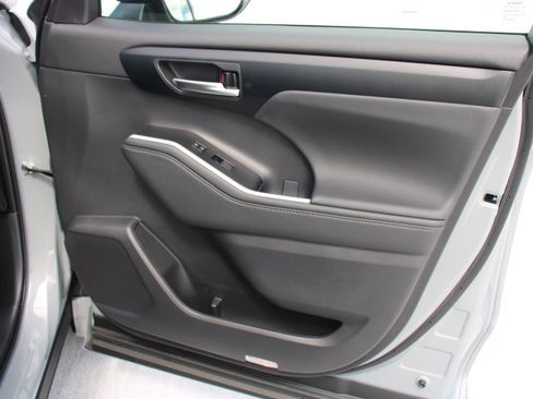 Certified 2025 Toyota Highlander XSE image 21