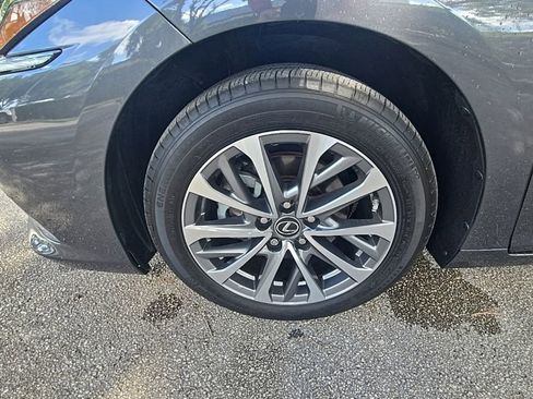 Used 2023 Lexus ES 350 w/ Accessory Package (Z2) FWD image 10