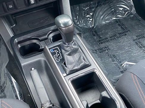 Used 2019 Toyota Tacoma TRD Off-Road AWD/4WD image 14
