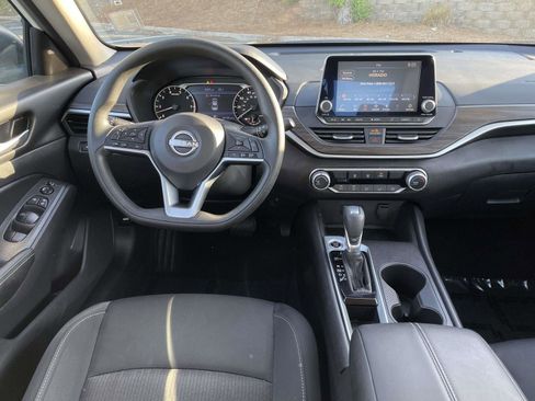 Used 2025 Nissan Altima 2.5 SV FWD image 13