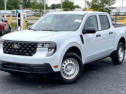 Used 2025 Ford Maverick XL w/ Equipment Group 102A AWD/4WD image 6