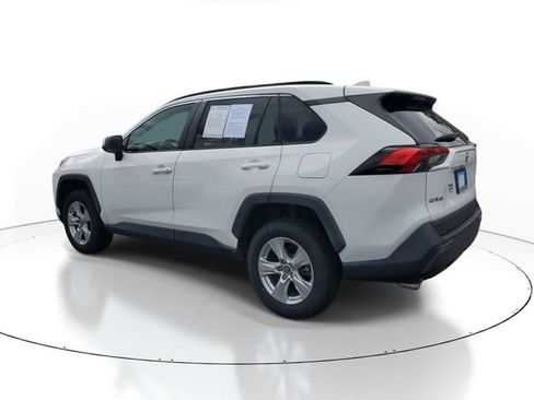 Used 2019 Toyota RAV4 XLE w/ Convenience Package FWD image 4