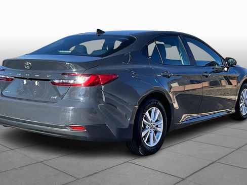 Used 2025 Toyota Camry SE image 11