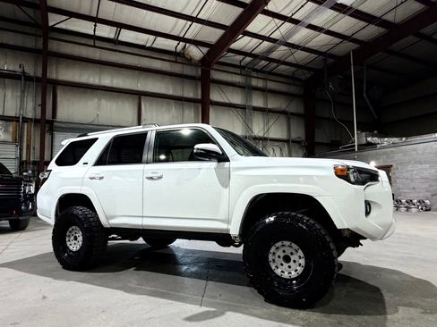 Used 2023 Toyota 4Runner SR5 Premium w/ Moonroof Package AWD/4WD image 3