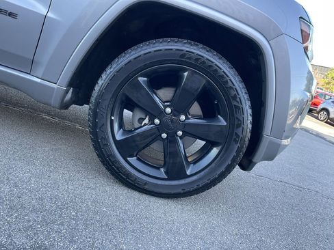Used 2015 Jeep Grand Cherokee Altitude AWD/4WD image 11
