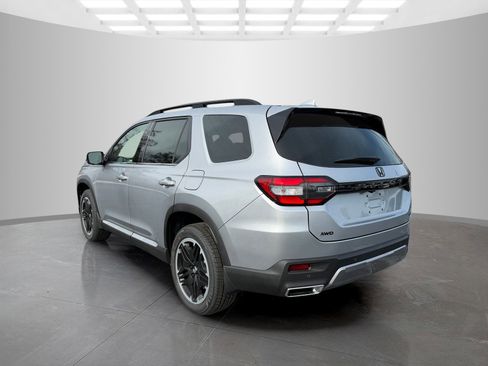 New 2026 Honda Pilot Touring image 4