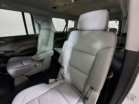 Used 2019 Chevrolet Suburban LT image 25