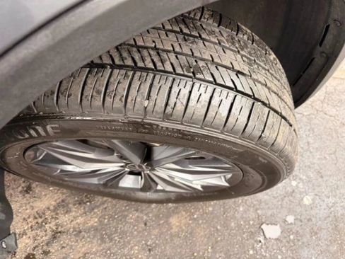 Used 2022 Volkswagen Tiguan SE w/ Panoramic Sunroof Package image 47