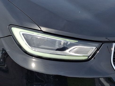 Used 2024 Chrysler Pacifica Touring-L FWD image 9