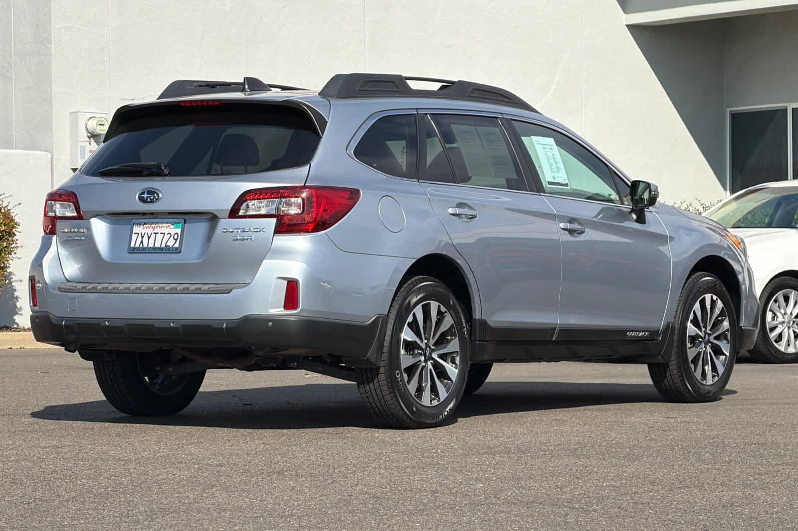 Used 2017 Subaru Outback 3.6R Limited AWD/4WD image 2
