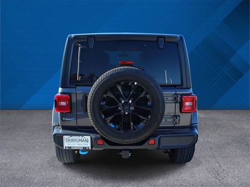 Used 2022 Jeep Wrangler Unlimited Sahara w/ Cold Weather Group image 8