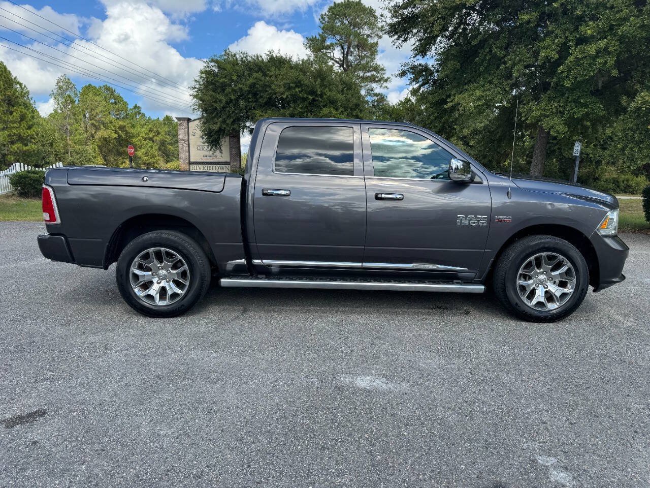 Used 2017 RAM 1500 Limited RWD image 7
