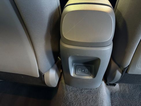 Used 2025 Hyundai Elantra SEL image 29