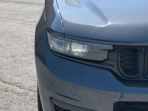 Used 2024 Jeep Grand Cherokee L Laredo image 8