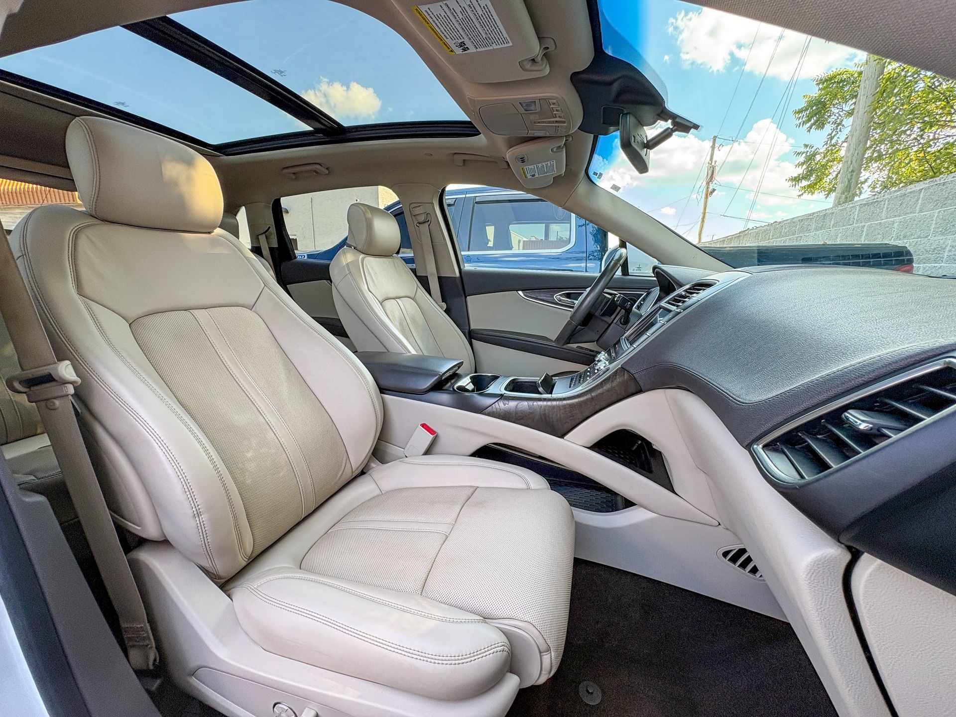 Used 2020 Lincoln Nautilus Reserve w/ Equipment Group 201A FWD image 30