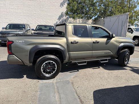 Used 2025 Toyota Tacoma TRD Off-Road AWD/4WD image 4
