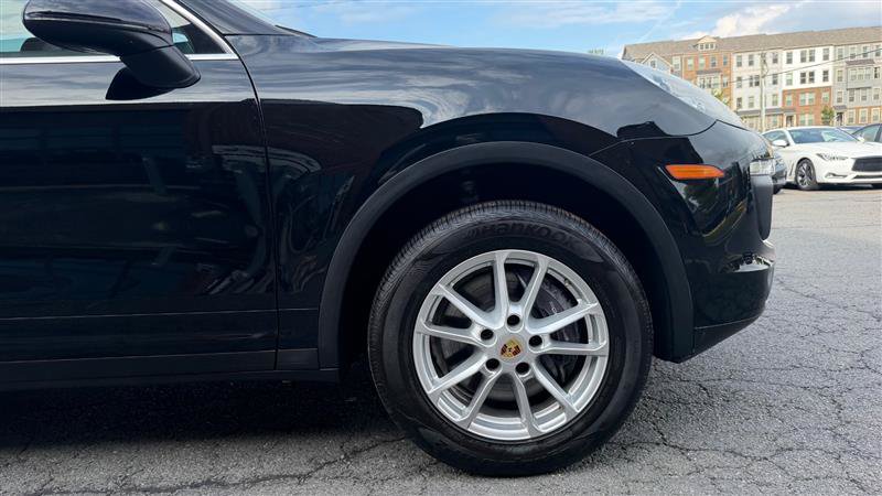Used 2016 Porsche Cayenne AWD/4WD image 5