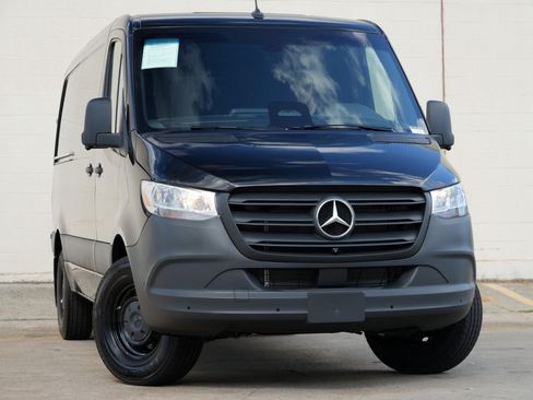 Used 2026 Mercedes-Benz Sprinter 2500 image 4