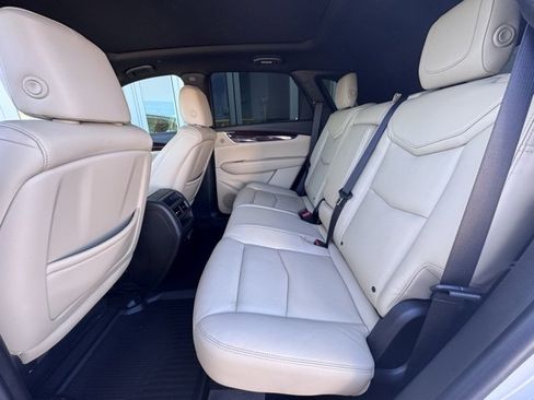 Used 2017 Cadillac XT5 Luxury w/ Driver Awareness Package image 15