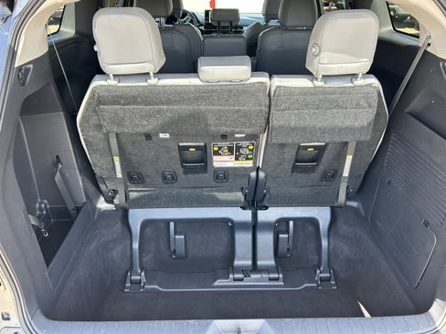 Certified 2025 Toyota Sienna XLE FWD image 13