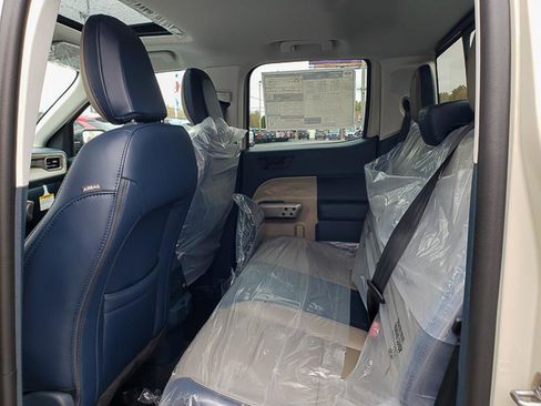 New 2025 Ford Maverick Lariat image 11