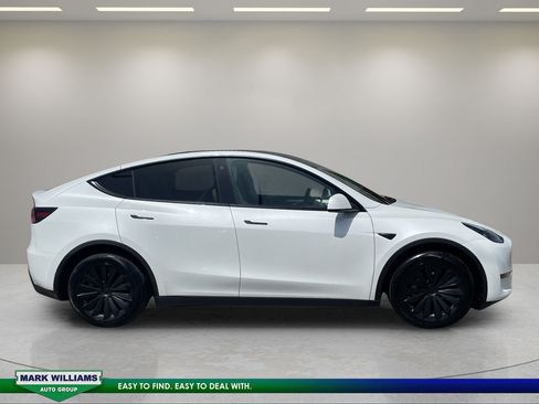 Used 2023 Tesla Model Y Long Range AWD/4WD image 3