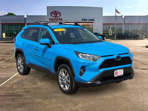 Used 2021 Toyota RAV4 XLE Premium AWD/4WD image 7