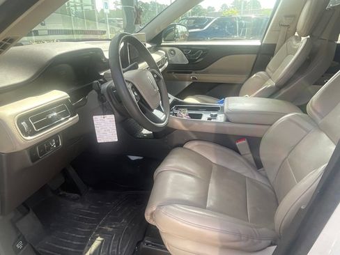 Used 2023 Lincoln Aviator Reserve w/ Equipment Group 201A AWD/4WD image 11