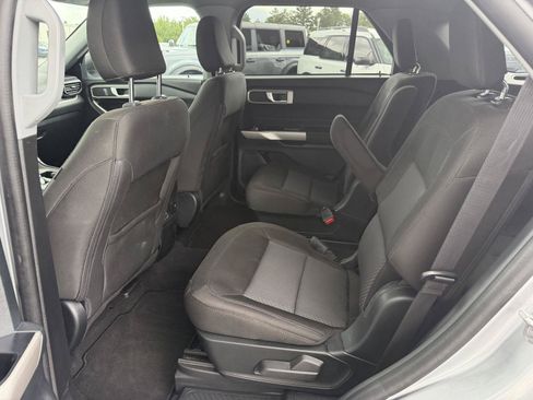 Certified 2023 Ford Explorer XLT RWD image 9