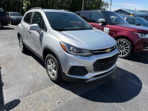 Used 2019 Chevrolet Trax LT w/ LT Convenience Package AWD/4WD image 3