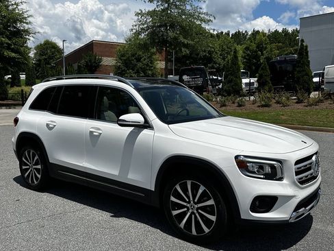 Used 2021 Mercedes-Benz GLB 250 image 2