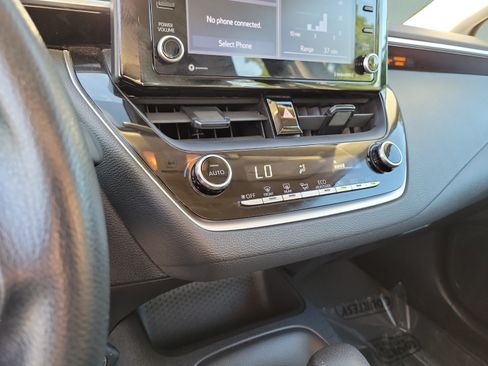 Used 2022 Toyota Corolla LE FWD image 23